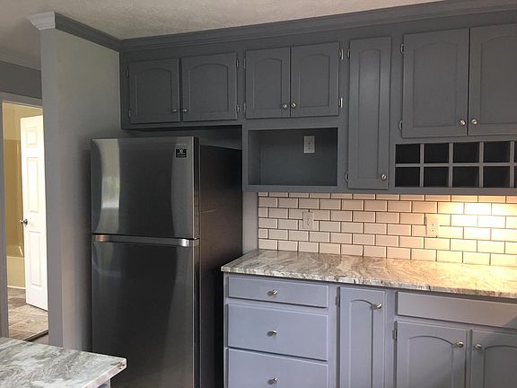 4th image of 301 Lake Dale Way