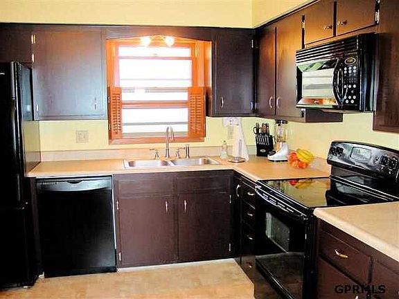3rd image of 1701 Thomas Dr