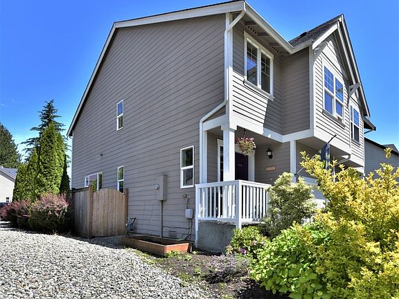 2nd image of 455 NE Miramar Cir #55
