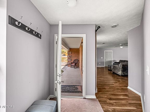 4th image of 1250 Tramel Rd