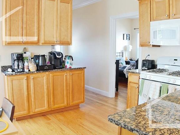 4th image of 10 Benson St Suite 2