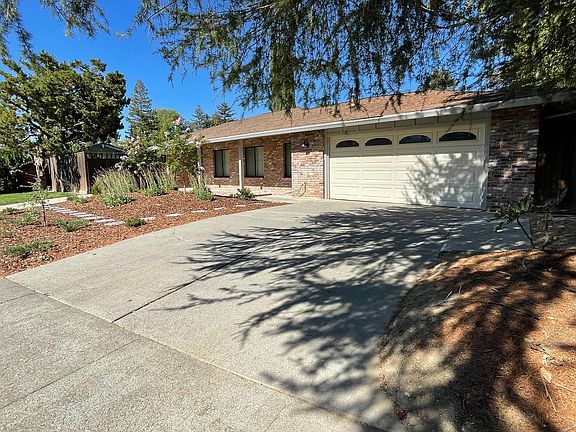 2nd image of 632 Marina Cir