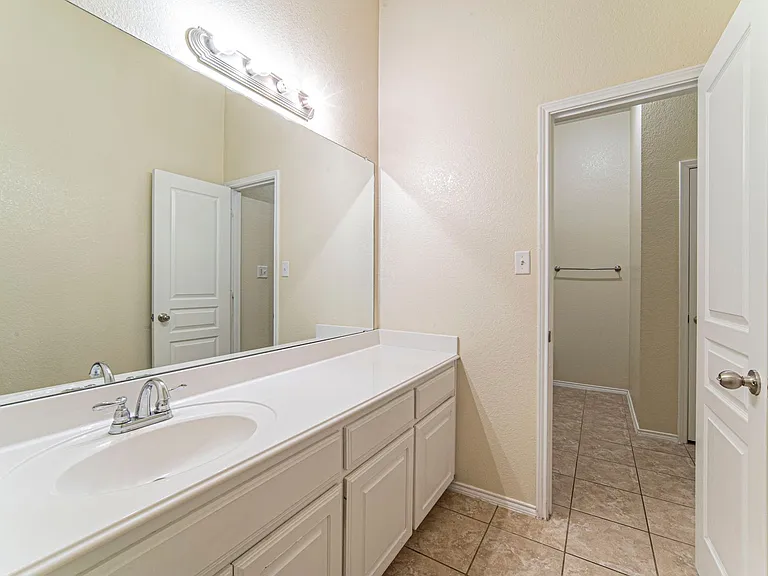 8036 Branch Hollow Trl — Photo 15