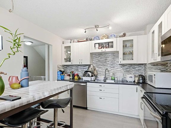 5th image of 2519 38th St NE #64