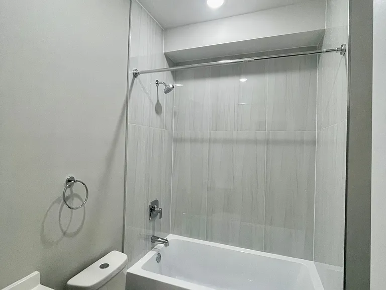 2158 W 21st St #3 — Photo 8