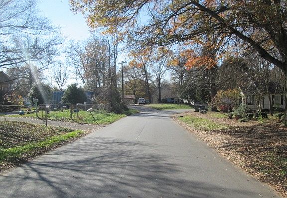 4th image of 100 Hicks Cir