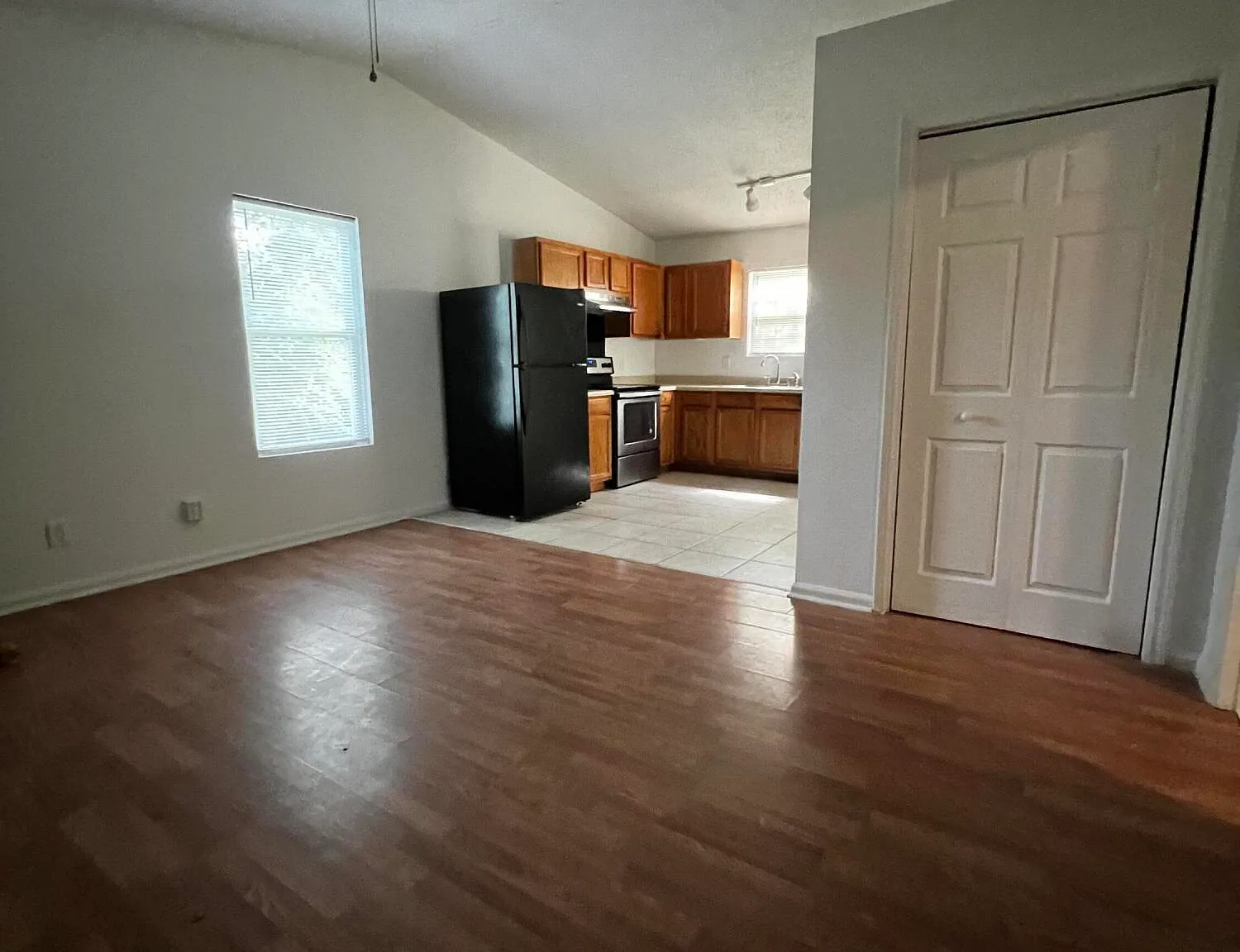 3 bed, 2.0 bath, 1150 sqft, $1,500 — Photo 3