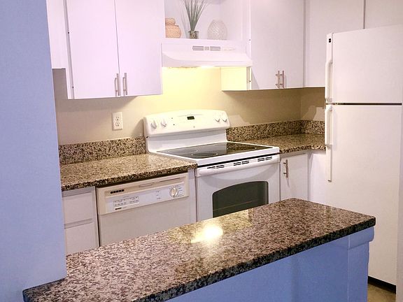 4th image of 631 N Orange Ave Unit 105