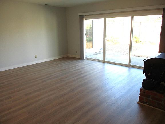 3rd image of 121 Corinne Ave