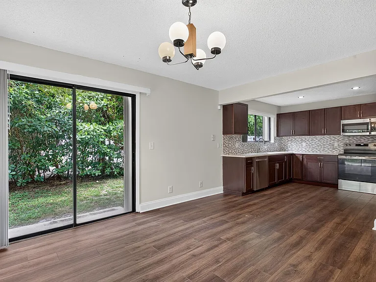 587 NW 38th Ave — Photo 15