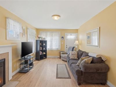 201 Hollis Ave, Warwick, RI, 02889