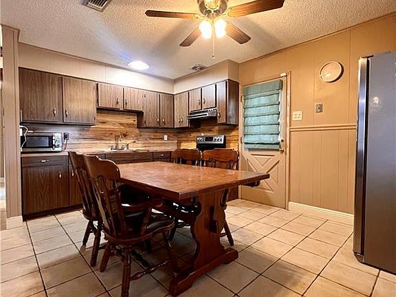 2nd image of 1633 Dogwood Dr