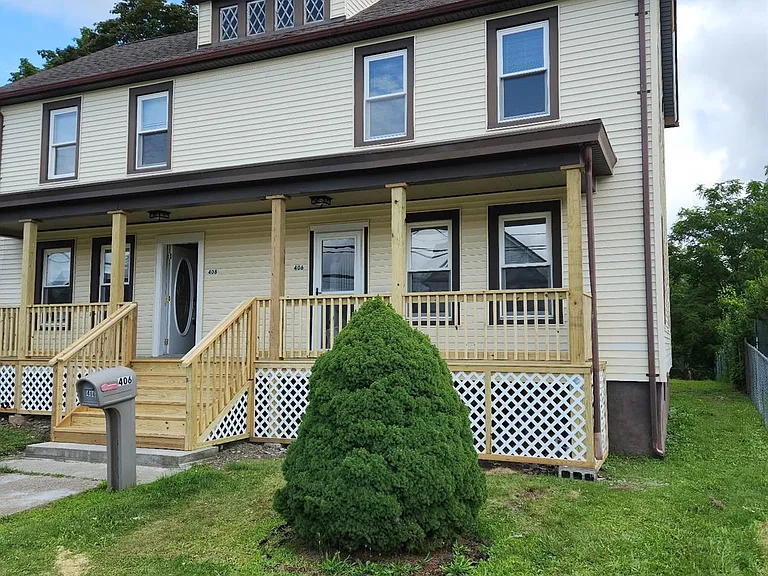 406 Tower Ave — Photo 2