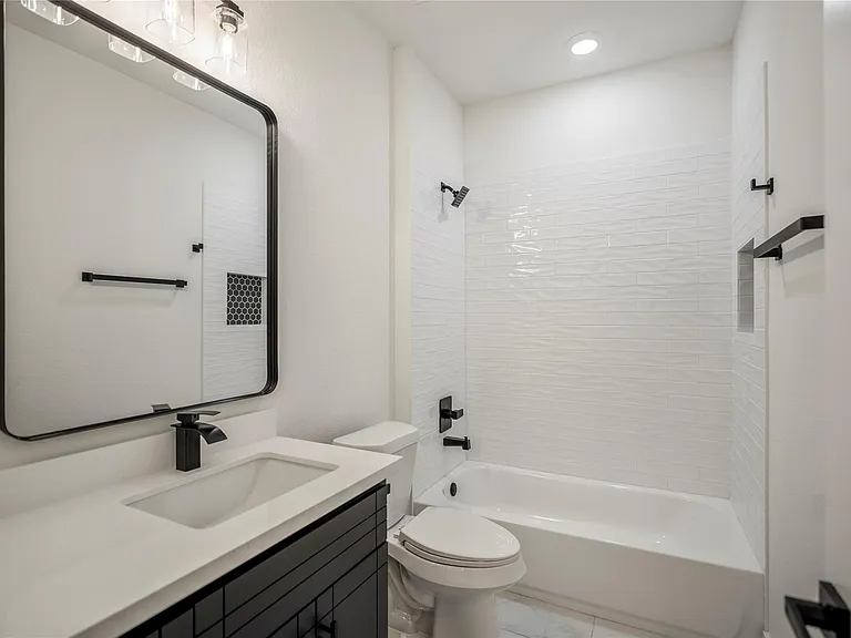 6320 Del Rio St — Photo 7