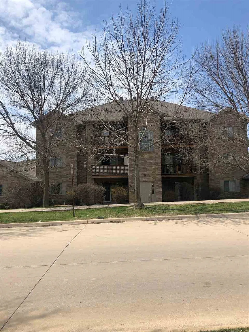 2861 Coral Ct APT 101 photo 1