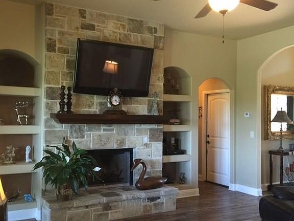 4th image of 673 Cambridge Dr
