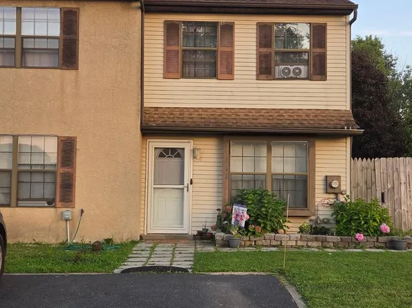 111 Cypress Dr, Quakertown, PA 18951