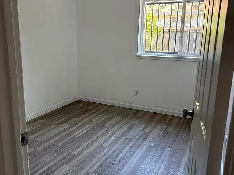 7238 Sharkon Ln — Photo 5