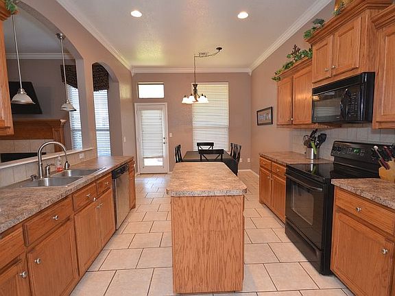 4th image of 1100 SW 127th Pl
