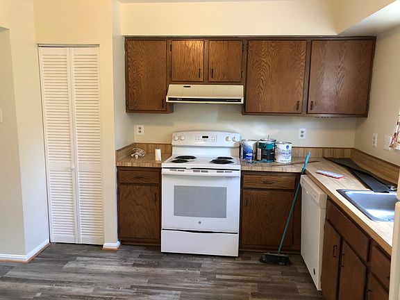 Kitchen w new flooring
