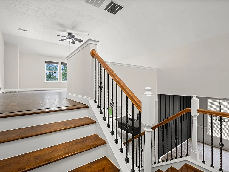 2318 Hillgrove Ct — Photo 24