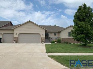 113 S Golden Willow Ave, Sioux Falls, SD 57110