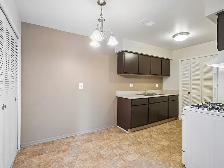 Pointe West Apartments — Photo 49