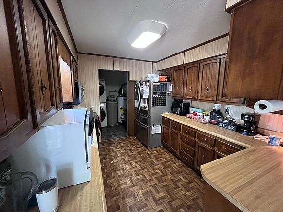 3rd image of 707 E Tampa Dr