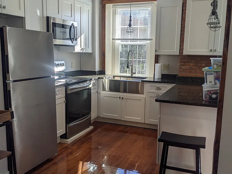 1 Sutton St #2E — Photo 3