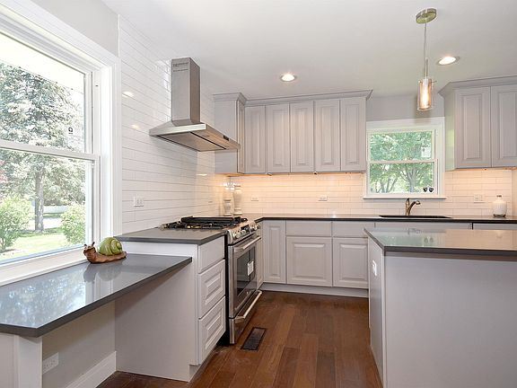 3rd image of 146 W Le Moyne Ave