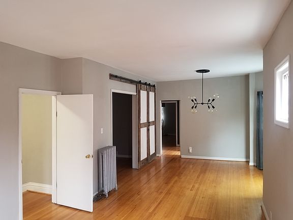 4th image of 3523 Wyandotte St #2S