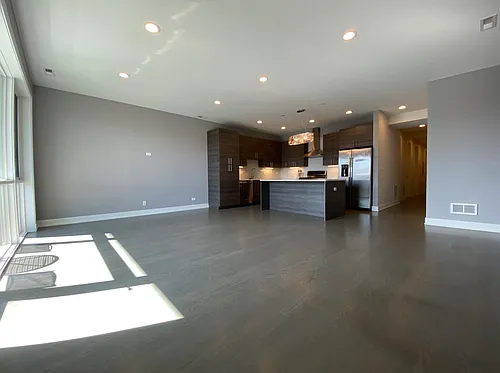 2052 W Chicago Ave #5 Photo 1