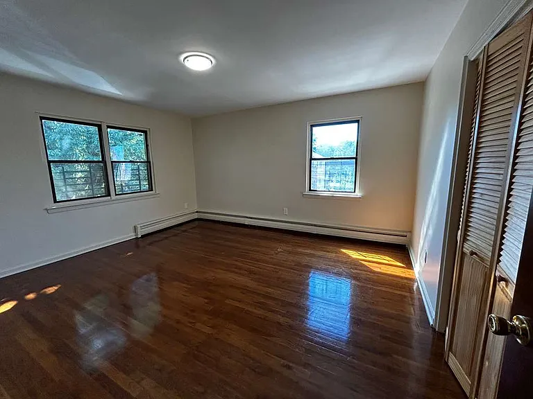 1149 E 219th St #1 — Photo 20