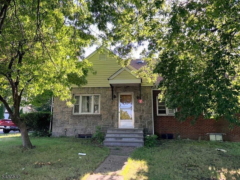 1st image of 52 Lakeview Ave