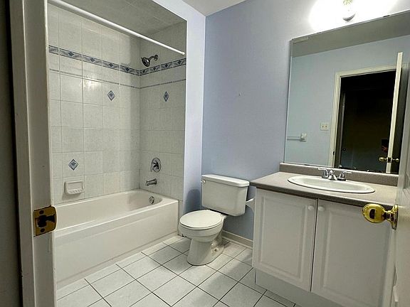 4th image of 7 Bassett Ave