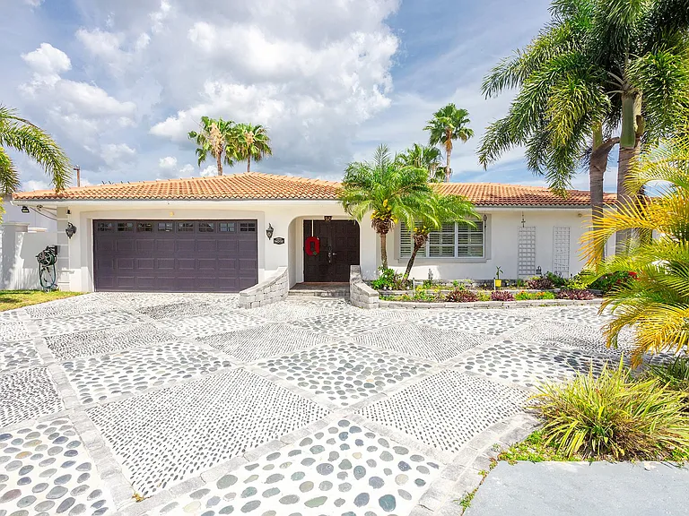 3911 Americana Dr — Photo 25