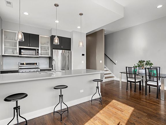 4th image of 1732 N California Ave #3