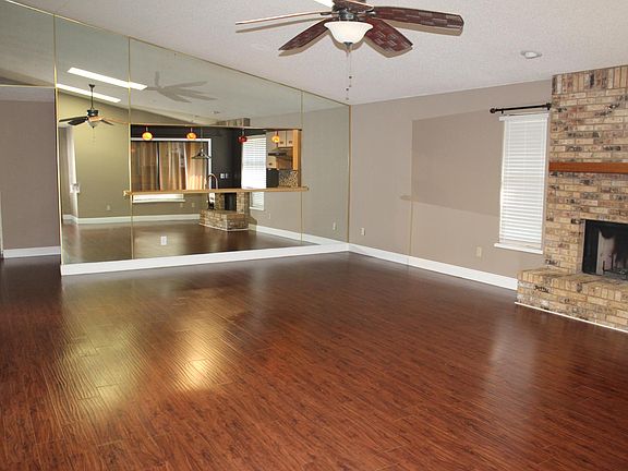 4th image of 901 Fruitwood Pl