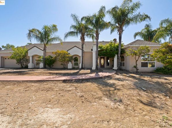 9929 Banderilla Dr, La Grange, CA 95329