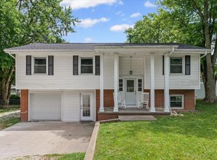 106 S Lake Of The Woods Rd, Mahomet, IL 61853