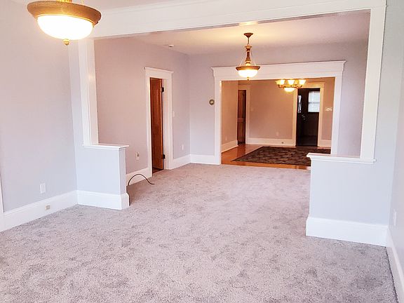 3rd image of 398-400 Bedford St #1