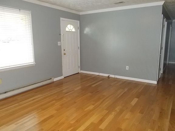 4th image of 376 Ashgrove Dr
