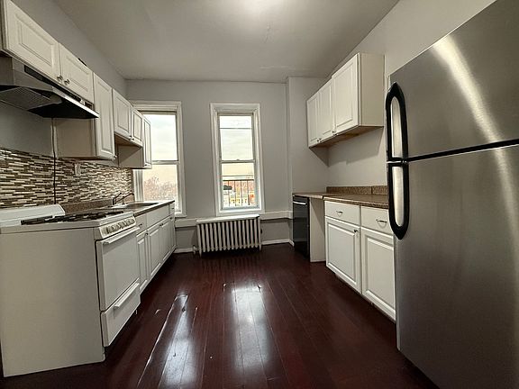 3rd image of 90 Lake St APT 6