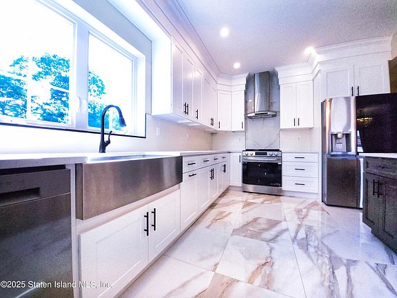 3rd image of 372 Sharon Ave #2
