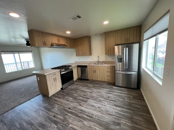 475 N White St APT E, Hanford, CA 93230