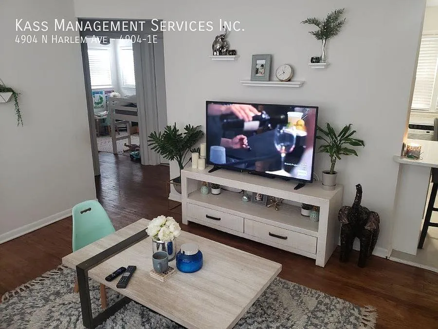 Gorgeous Updated 2 bed - SS Appliances - Modern Bath - Pets Allowed - 4904 N Harlem Ave - AF904-1... — Photo 4