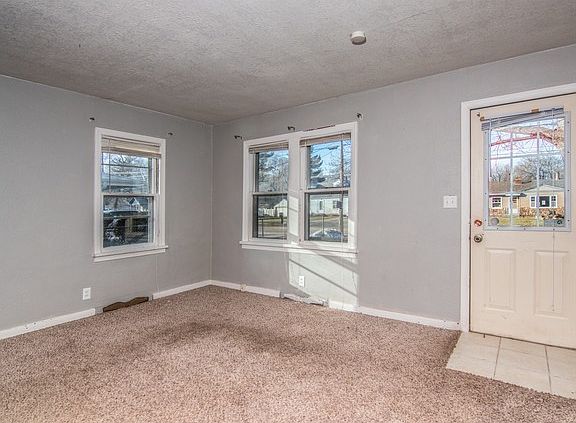 4th image of 7911 Elm Ave