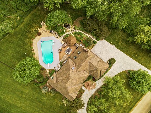 3rd image of 5632 Oakwood Cir