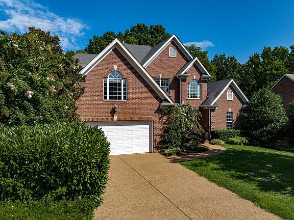 2nd image of 1564 Red Oak Ln
