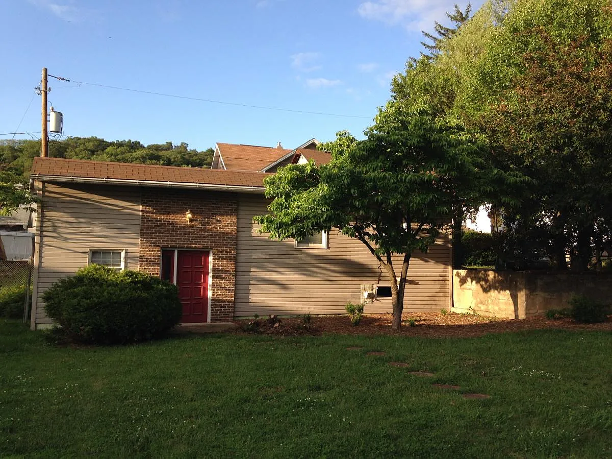 side entrance - 649 Beeber St